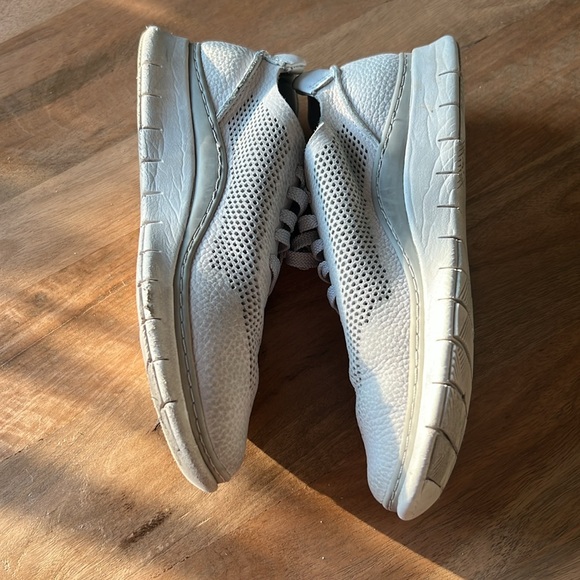 Vionic Sneakers - Picture 6 of 7